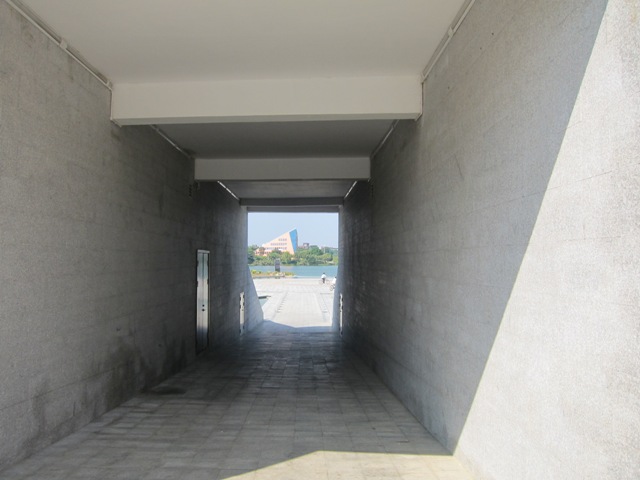 松湖广场通道